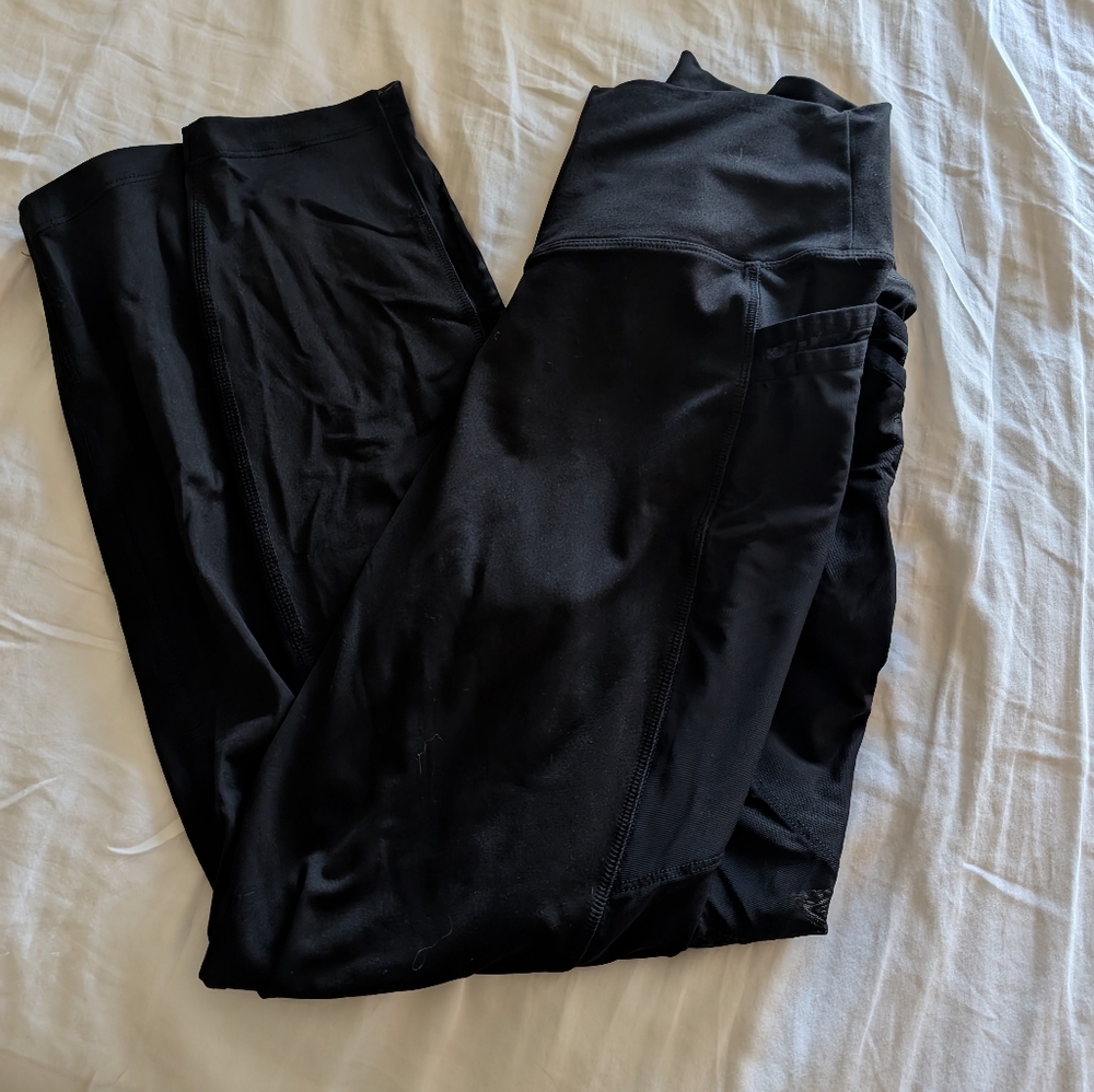 PINK Ultimate Black Leggings WITH POCKETS, mesh on legs, Medium